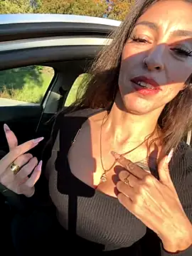 Snapshot of amanilouve chatting on 12/14/25, 08:20 amanilouve online show from 12/14/25, 08:20