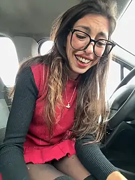 Snapshot of amanilouve chatting on 12/16/25, 09:47 amanilouve online show from 12/16/25, 09:47