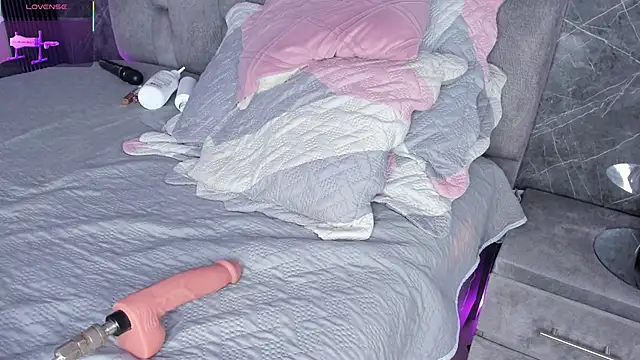 Snapshot of emily_fox1 chatting on 10/04/25, 12:03 emily fox1 online show from 10/04/25, 12:03