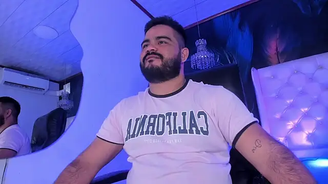 Snapshot of MichaelBear_ chatting on 01/06/25, 01:30 MichaelBear online show from 01/06/25, 01:30