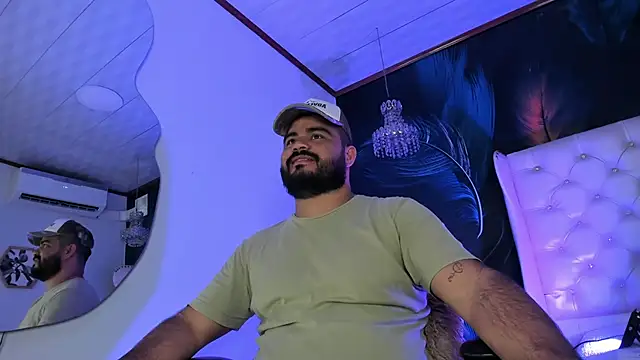 Snapshot of MichaelBear_ chatting on 01/09/25, 01:02 MichaelBear online show from 01/09/25, 01:02