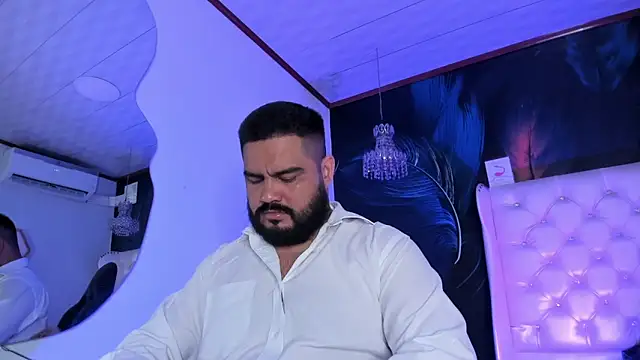 Snapshot of MichaelBear_ chatting on 02/01/25, 12:37 MichaelBear online show from 02/01/25, 12:37