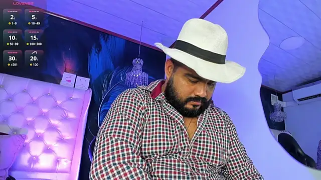 Snapshot of MichaelBear_ chatting on 02/05/25, 12:27 MichaelBear online show from 02/05/25, 12:27