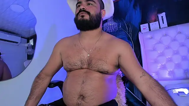 Snapshot of MichaelBear_ chatting on 02/07/25, 06:13 MichaelBear online show from 02/07/25, 06:13