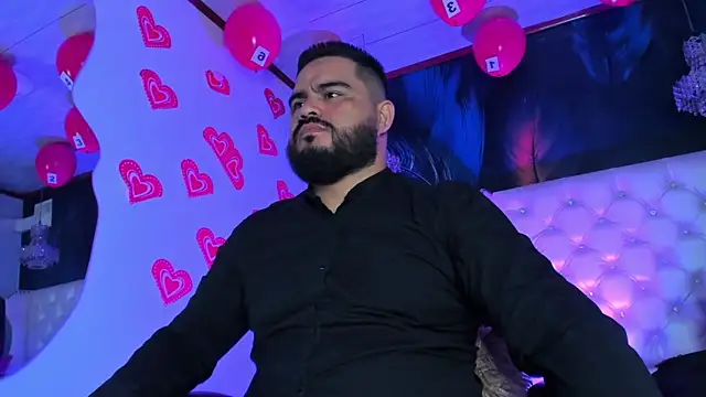 Snapshot of MichaelBear_ chatting on 02/16/25, 12:32 MichaelBear online show from 02/16/25, 12:32