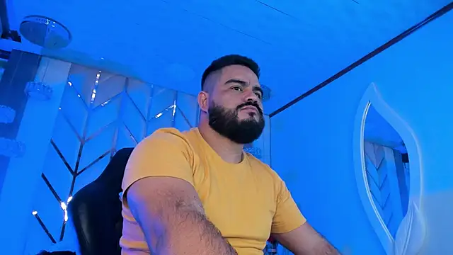 Snapshot of MichaelBear_ chatting on 02/25/25, 01:17 MichaelBear online show from 02/25/25, 01:17