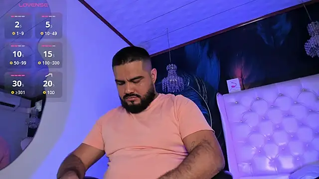 Snapshot of MichaelBear_ chatting on 03/10/25, 12:48 MichaelBear online show from 03/10/25, 12:48