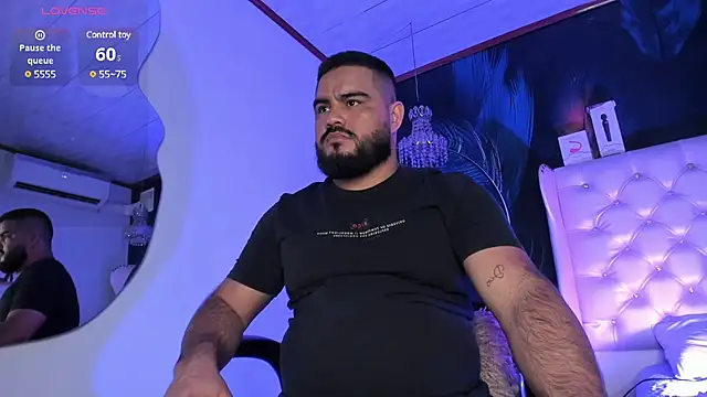 Snapshot of MichaelBear_ chatting on 03/11/25, 12:39 MichaelBear online show from 03/11/25, 12:39