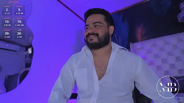 Snapshot of MichaelBear_ chatting on 09/12/25, 01:00 MichaelBear online show from 09/12/25, 01:00