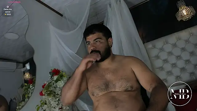 Snapshot of MichaelBear_ chatting on 09/15/25, 02:28 MichaelBear online show from 09/15/25, 02:28