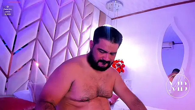 Snapshot of MichaelBear_ chatting on 10/03/25, 01:19 MichaelBear online show from 10/03/25, 01:19