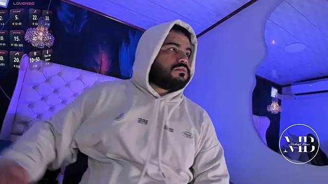 Snapshot of MichaelBear_ chatting on 10/06/25, 02:14 MichaelBear online show from 10/06/25, 02:14