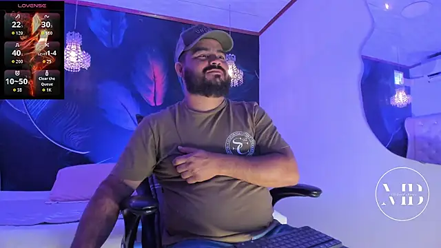 Snapshot of MichaelBear_ chatting on 10/16/25, 01:45 MichaelBear online show from 10/16/25, 01:45