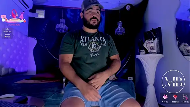 Snapshot of MichaelBear_ chatting on 10/29/25, 02:41 MichaelBear online show from 10/29/25, 02:41