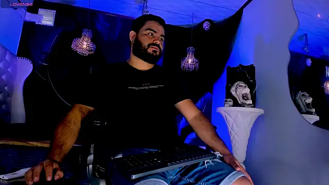 Snapshot of MichaelBear_ chatting on 10/30/25, 01:34 MichaelBear online show from 10/30/25, 01:34