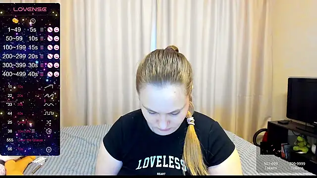 Snapshot of AlanaBrox chatting on 02/13/25, 12:21 AlanaBrox online show from 02/13/25, 12:21