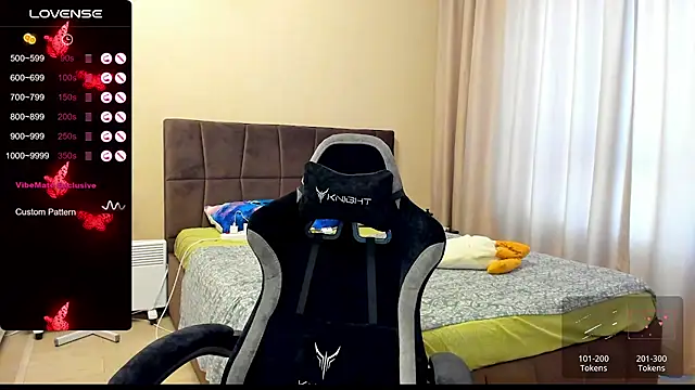 Snapshot of AlanaBrox chatting on 09/17/25, 11:34 AlanaBrox online show from 09/17/25, 11:34