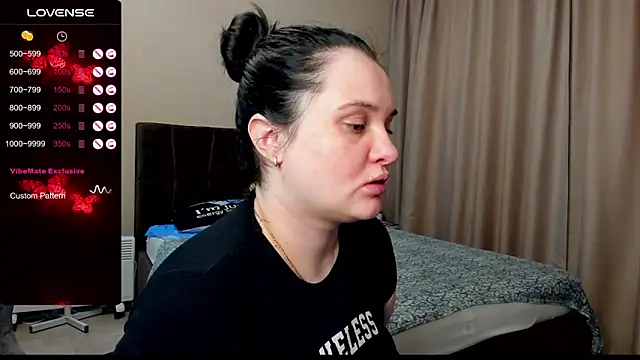 Snapshot of AlanaBrox chatting on 10/15/25, 12:22 AlanaBrox online show from 10/15/25, 12:22