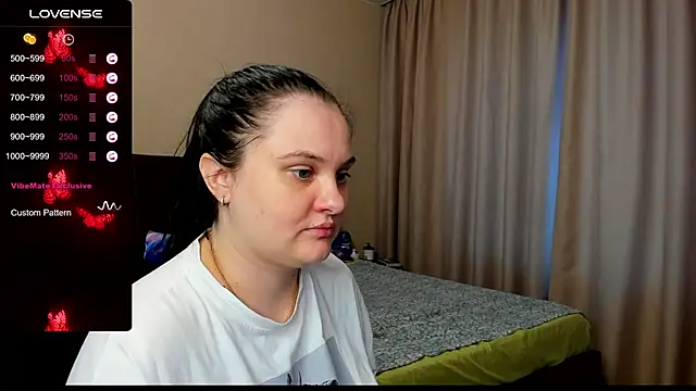 Snapshot of AlanaBrox chatting on 10/28/25, 09:13 AlanaBrox online show from 10/28/25, 09:13