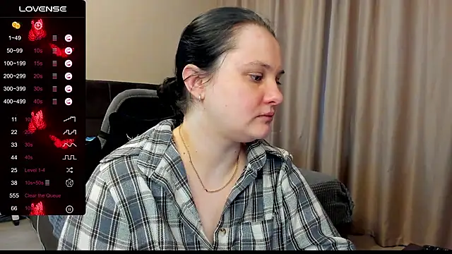 Snapshot of AlanaBrox chatting on 11/17/25, 11:38 AlanaBrox online show from 11/17/25, 11:38