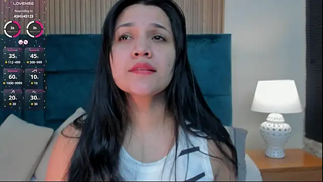 Snapshot of Kareena_chopra chatting on 06/27/26, 12:22 Kareena chopra online show from 06/27/26, 12:22