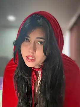 Alyaa s online show from 10/31/25, 06:20