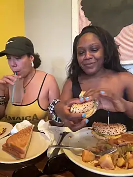 Snapshot of TilaTotti chatting on 02/19/25, 09:47 TilaTotti online show from 02/19/25, 09:47