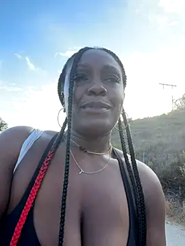 Snapshot of TilaTotti chatting on 10/21/25, 11:38 TilaTotti online show from 10/21/25, 11:38