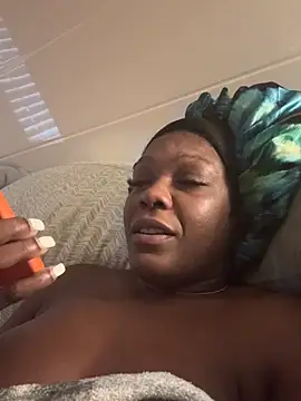 Snapshot of TilaTotti chatting on 12/13/25, 07:53 TilaTotti online show from 12/13/25, 07:53