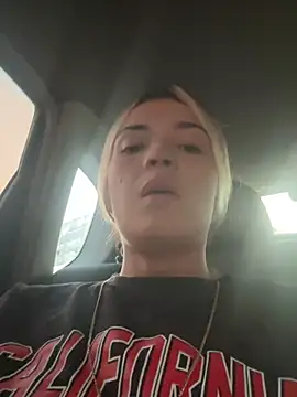 Snapshot of Sarita-candy chatting on 02/24/25, 10:58 Sarita-candy online show from 02/24/25, 10:58