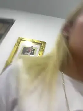 Snapshot of Sarita-candy chatting on 03/01/25, 04:04 Sarita-candy online show from 03/01/25, 04:04