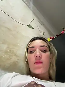 Snapshot of Sarita-candy chatting on 03/15/25, 02:12 Sarita-candy online show from 03/15/25, 02:12