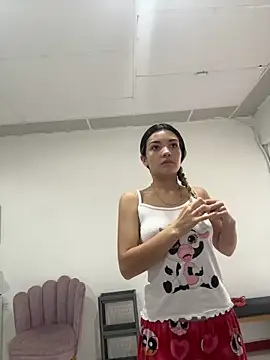 Snapshot of Sarita-candy chatting on 09/18/25, 11:34 Sarita-candy online show from 09/18/25, 11:34