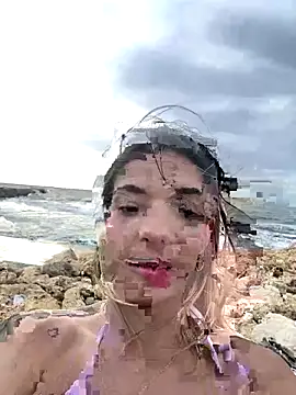 Snapshot of Sarita-candy chatting on 10/23/25, 09:57 Sarita-candy online show from 10/23/25, 09:57