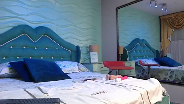 JolieDuvalle online show from 11/12/25, 01:11