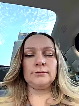 Snapshot of Bondgirl_013 chatting on 04/25/26, 02:25 Bondgirl 013 online show from 04/25/26, 02:25
