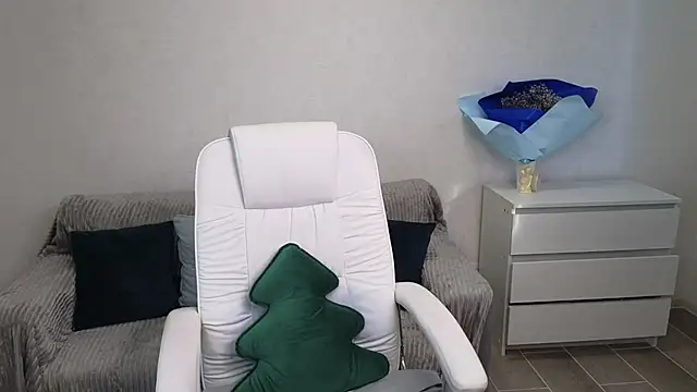 Snapshot of EvaMaddison chatting on 02/13/25, 07:45 EvaMaddison online show from 02/13/25, 07:45