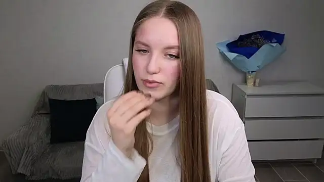 Snapshot of EvaMaddison chatting on 03/19/25, 07:38 EvaMaddison online show from 03/19/25, 07:38