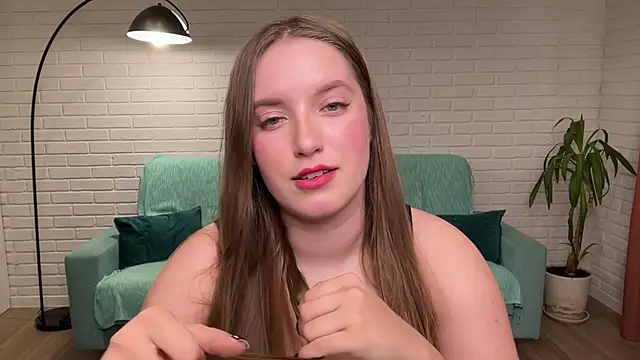 Snapshot of EvaMaddison chatting on 10/30/25, 07:54 EvaMaddison online show from 10/30/25, 07:54