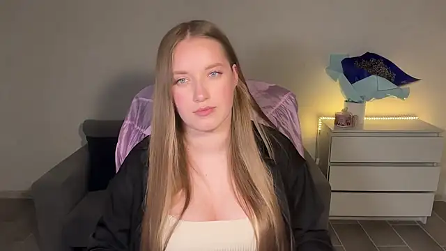 EvaMaddison online show from 07/14/26, 09:42