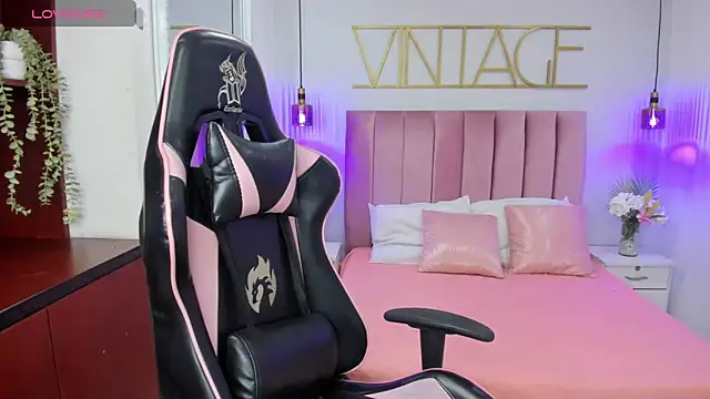 amy-thomson1 online show from 09/23/25, 12:19