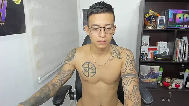 Snapshot of SIXXTOLOVE18 chatting on 03/13/25, 06:37 SIXXTOLOVE18 online show from 03/13/25, 06:37