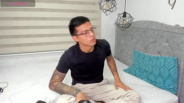 Snapshot of SIXXTOLOVE18 chatting on 02/13/26, 12:28 SIXXTOLOVE18 online show from 02/13/26, 12:28