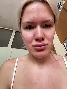 Snapshot of Keylili chatting on 03/05/25, 09:38 Keylili online show from 03/05/25, 09:38