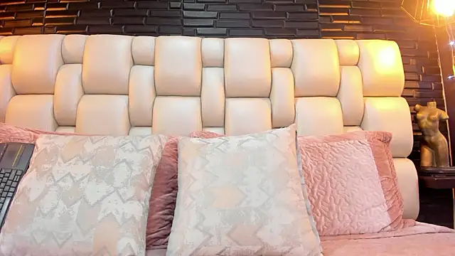 Snapshot of Salo_Heaven chatting on 02/12/26, 01:39 Salo Heaven online show from 02/12/26, 01:39