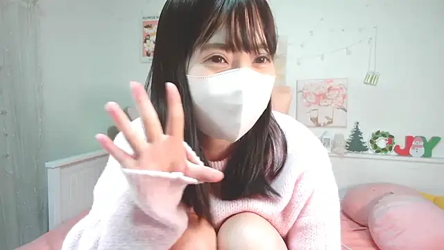 MOMO ROSE online show from 12/21/24, 12:06