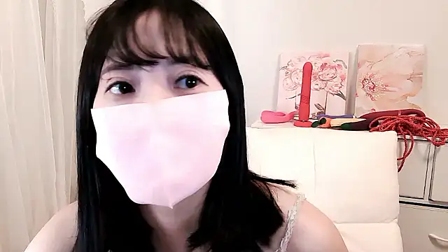 MOMO ROSE online show from 11/19/25, 12:10