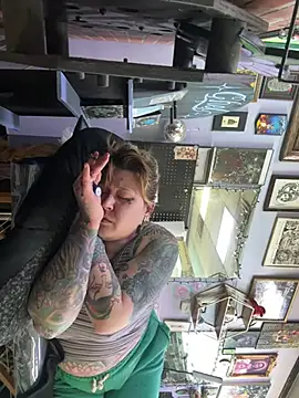 evacheers online show from 02/02/25, 10:28