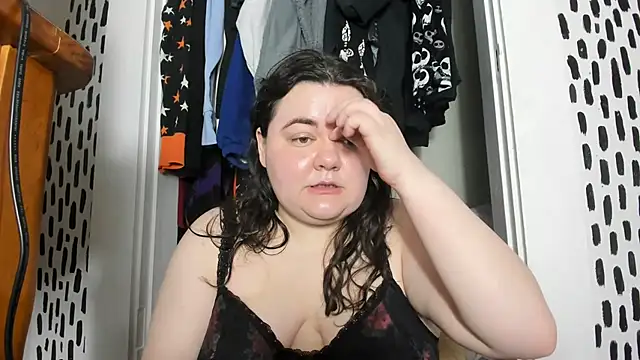 CamilaLynnAdams online show from 04/18/26, 05:22