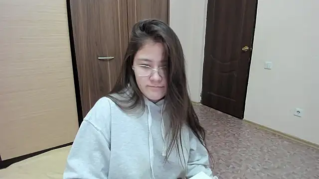 Snapshot of Riz_girl chatting on 02/02/25, 04:32 Riz girl online show from 02/02/25, 04:32